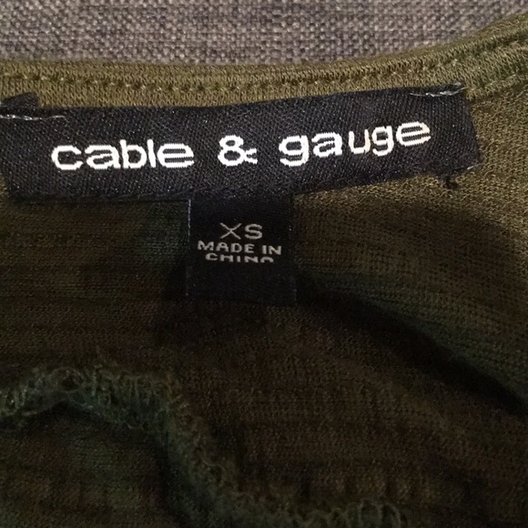 Olive peekaboo shoulder ruffle top - Picture 2 of 2